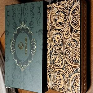 Luxibaobei wallet, patricia nash like quality,   tooled lether